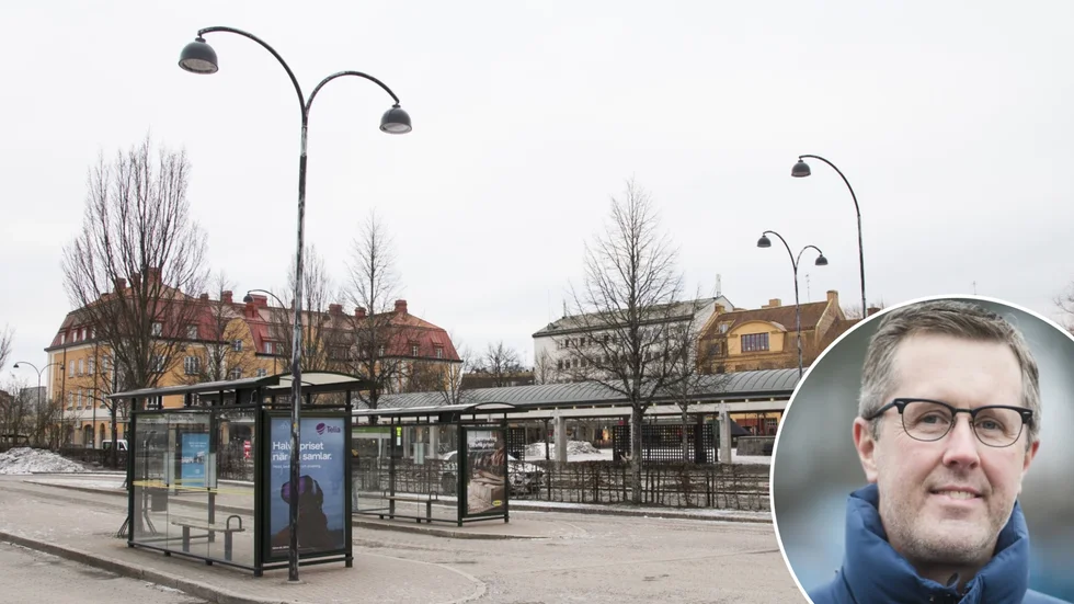 Så här ser resecentrum ut i dagsläget. På bild syns också Johnny Ljung. 