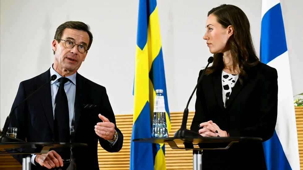 Sveriges statsminister Ulf Kristersson och FInlands statsminister Sanna Marin vid en presskonferens i höstas. Arkivbild.