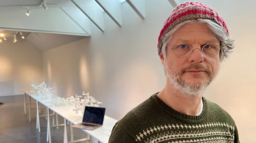 Jacob Dahlgren är aktuell med utställningen "Constructing a new world (under construction)" på Bror Hjorths hus.
