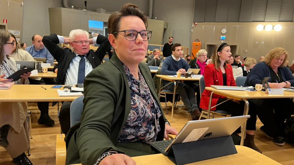 Marie Morell (M) säger att styrelsen håller fast vid en budget som ockå satsar nya pengar på vården trots att den gick med ett stort underskott förra året.