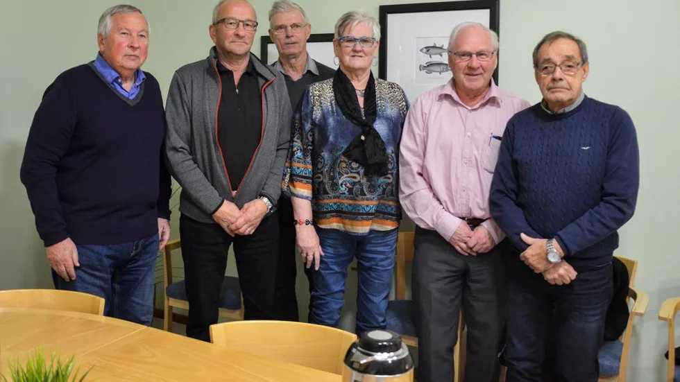 Kritiska. Anders Wilén, Lennart Waara, Arne Honkamaa, Ylva Vikman, Eero Kinnunen och Martin Lång från Hjärt-lung gillar inte tjänstemannaförslaget.