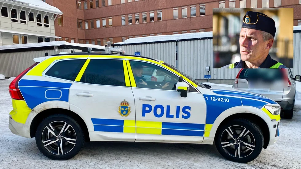 Den misstänkte blåljus-sabotören slog till sent på onsdagskvällen, han tog sig över den höga väggen till polishusets innergård. ”Ett utökat skydd för fastigheten ska nu ses över”, säger polischef Lars Westermark.