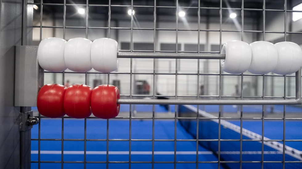 Från 2020 till 2021 ökade antalet padelhallar, i Sverige, från 1 600 till 3 500, enligt Svensk padel.