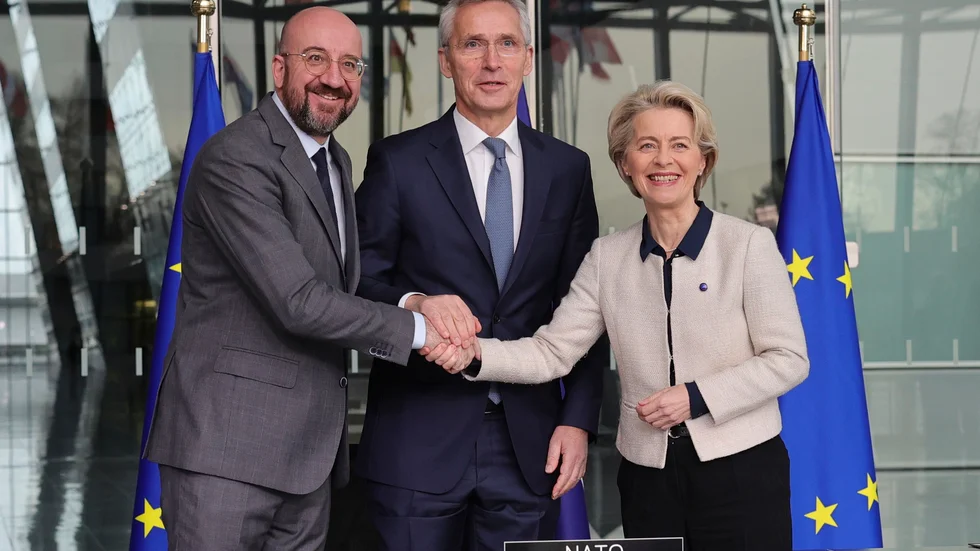 EU:s rådsordförande Charles Michel, Natos generalsekreterare Jens Stoltenberg och EU-kommissionens ordförande Ursula von der Leyen vid en ceremoni i Bryssel på tisdagen.