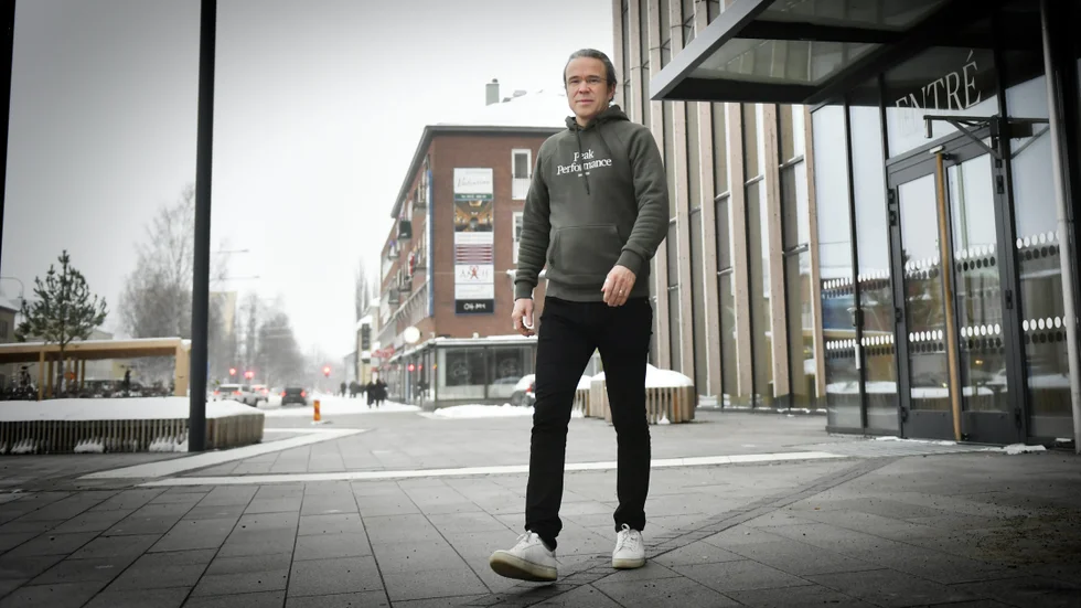 Joakim Wallström, 59, brinner för musiken, politiken och fågelskådandet. 