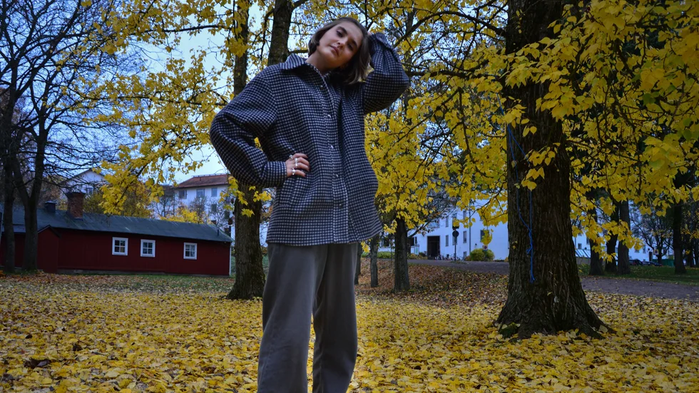 Elsa Widenström är student vid Uppsala universitet och har alltid tyckt om kläder. Samtidigt strävar hon efter att vara en medveten konsument och vill hitta andra vägar att förnya sin garderob som inte innebär att köpa nytt.