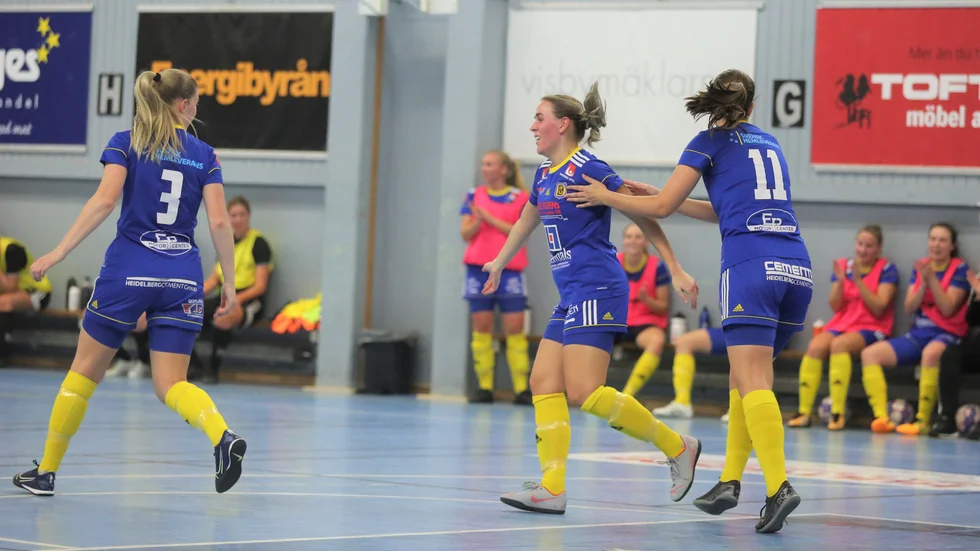 Dalhem IF har åkt ur två raka serier. I vår väntar en nystart i division 3, men först spel med två lag i futsal.