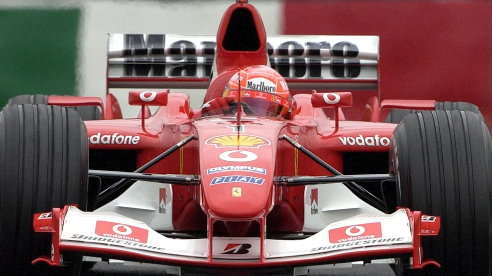 Michael Schumacher i den Ferrari han vann VM med 2003. I dag såldes bilen på auktion för 140 miljoner kronor. Arkivbild.