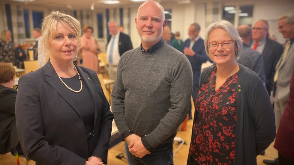 Allians för Vingåker har nu tagit över makten. Ordförande i kommunstyrelsen tilika kommunalråd är numera Charlotte Prennfors (M). Robert Davidsson (C), valdes till förste vice ordförande i kommunstyrelsen och Anneli Bengtsson (S), intog en ny roll som oppositionsråd.
