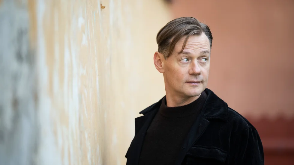 Henrik Petersen (född 1973) är kritiker, översättare och redaktör. Åren 2019–2020 var han dessutom ledamot av Svenska Akademiens externa Nobelpriskommitté.