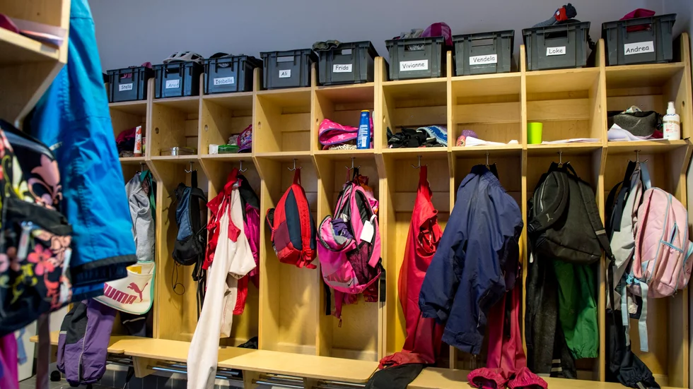 En man i 25-årsåldern döms till dagsböter för ofredande av ett barn på en kommunal skolan i Eskilstuna. Bilden har ingen koppling till den omskrivna skolan.