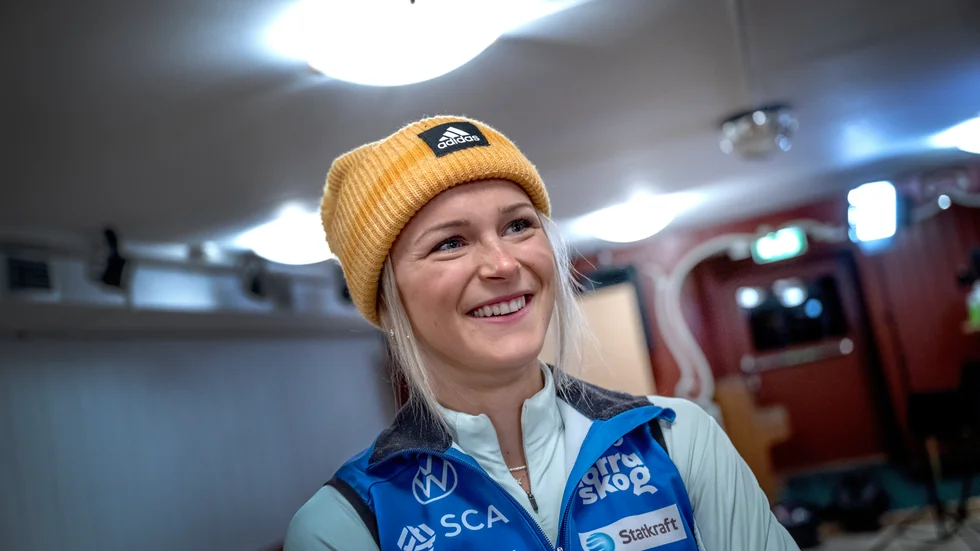 "Det är väl coolt? Det är historiskt", säger Frida Karlsson om att damer och herrar från och med i vinter kör samma distanser.