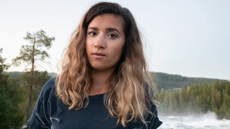 Den 13 november släpptes Nadia Sahlins senaste låt Along the River. Den 20 november släpps den efterföljande musikvideon som är inspelad i Storforsen utanför Älvsbyn.