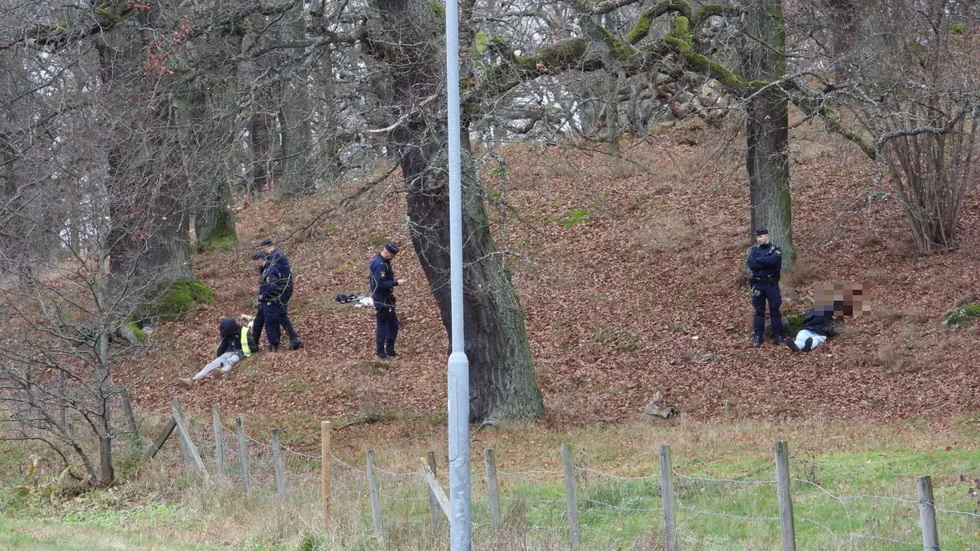 Polisen påträffade gärningsmännen i Ekbackarna i Ingelstaområdet.