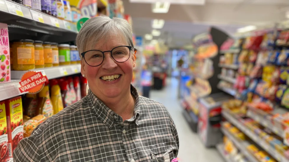 Susanne Deremar är bara 59 år men väljer ändå att gå i pension vid årsskiftet, hon lämnar över butiken till nya handlaren Patrik Ekstrand.