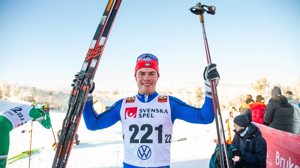  Eric Rosjö, IFK Mora SK, jublar efter herrarnas 10 km klassisk stil under Bruksvallsloppet