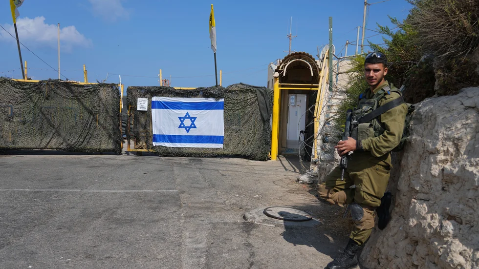 Israel är omgivet av fiender. Sådan ser världen ut. Terrororganisationen Hamas vill förinta Israel och judarna. Det kommer inte att lyckas. Det går heller inte att förinta Hamas. Men det finns andra vägar för regionens enda demokrati att vinna kriget mot Hamas. 