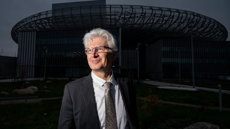 Helmut Schober, generaldirektör för ESS, är övertygad om att miljardanläggningen ska stå klar 2027, men kan inte garantera det. "Nej, jag är inte gud", säger han.