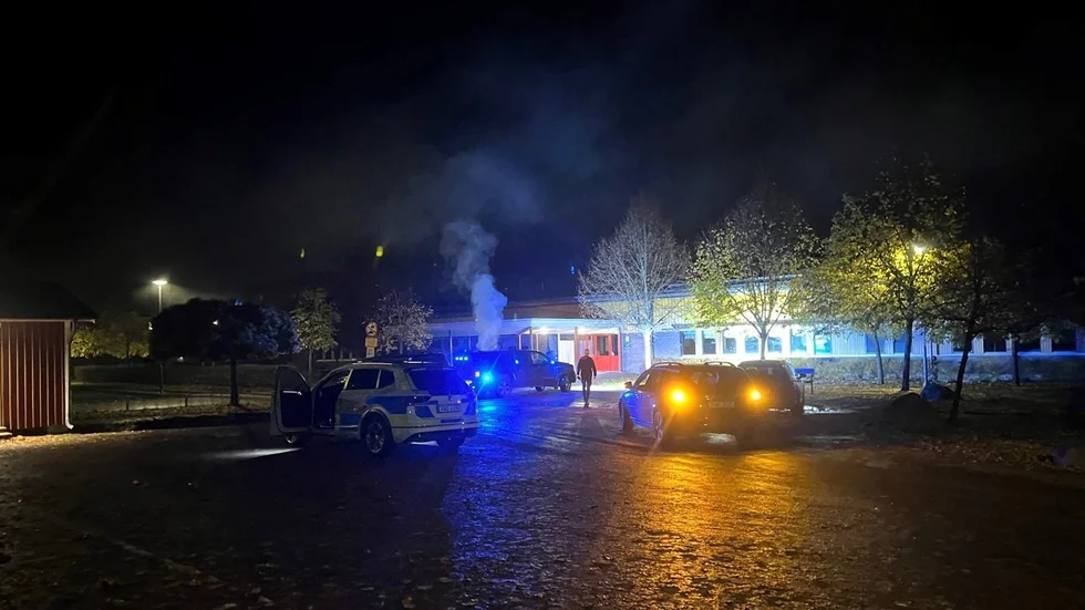 Polisinsats vid Ekholmsskolan i Linköping under natten.