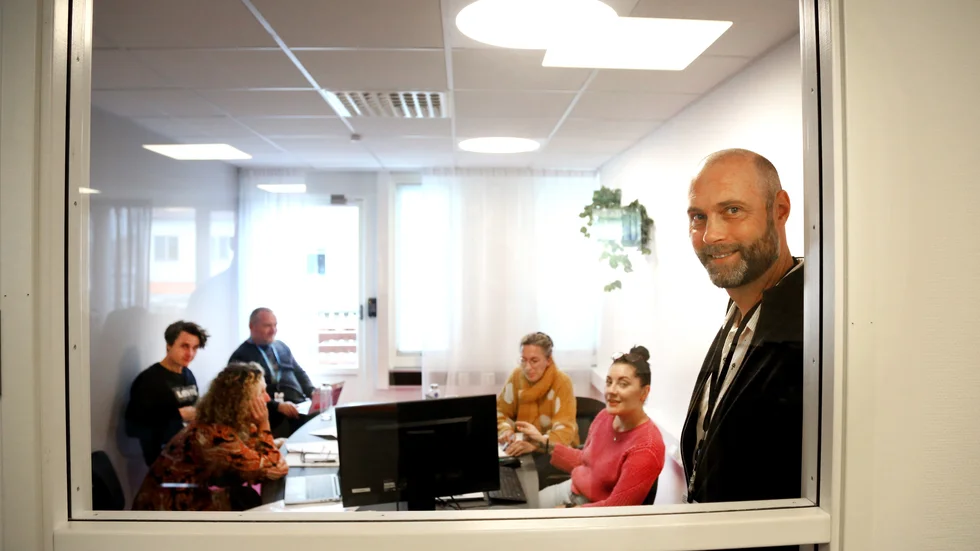 På CSN:s kontor i Visby är Marcus Bill Larsson gruppchef. Han berättar om den stora anstormningen av ansökningar, tredubbelt mot vad man hade räknat med.