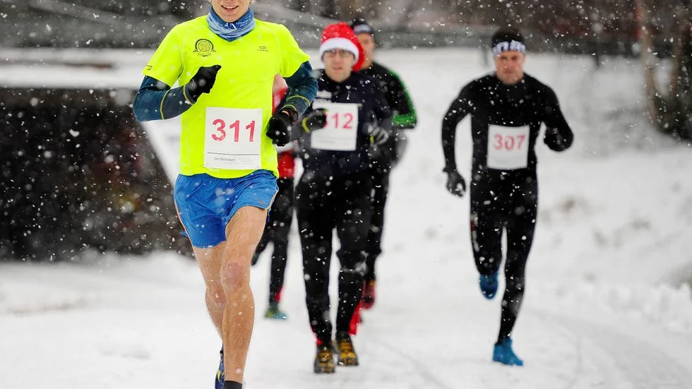 Kyligt. Franske Vincent Bouillard kom med shorts och odubbade skor till vintriga Skinkloppet – och segrade stort.
