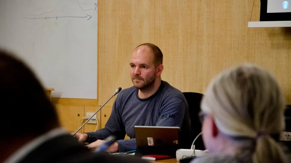 Håller i plånboken. ”Som kommun kan man inte leva över sina tillgångar”, kommenterar Vänsterpartiets Niklas Sirén de besparingspaket som läggs på nämnderna i Kiruna.
