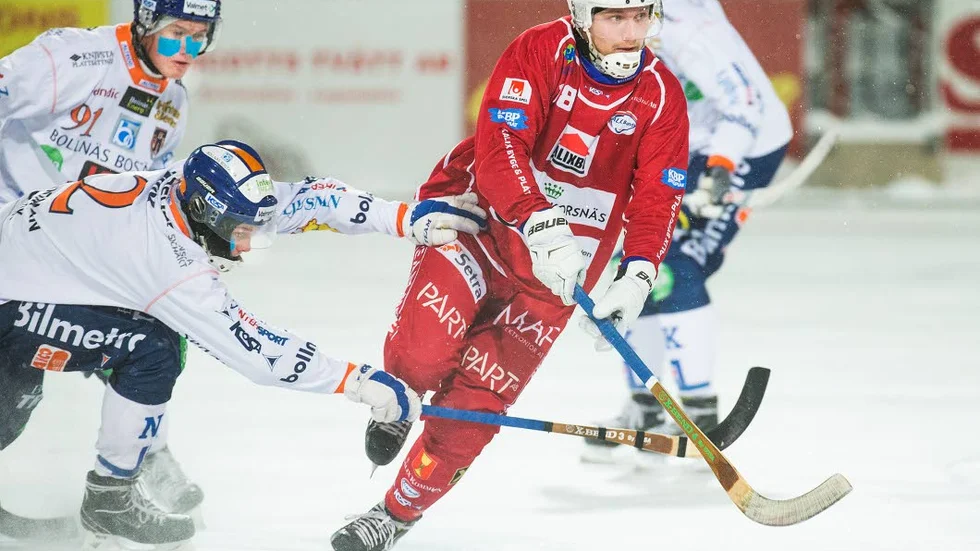 Stopp. Mikael Janssons Kalix Bandy var chanslöst mot Bollnäs landslagsprofiler.