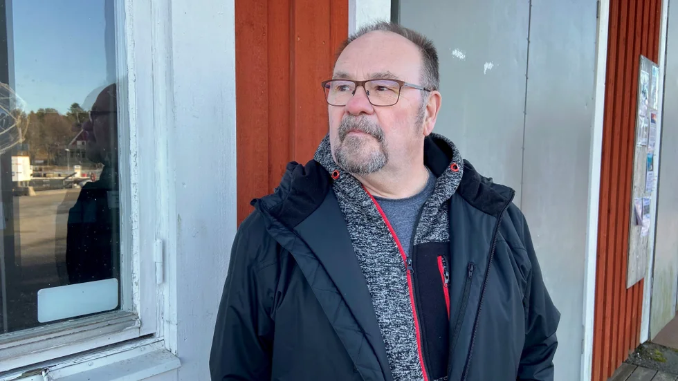 Sören Hellman har kört färdtjänst många år. Numera är han pensionär, men hoppar in ibland och tar körningar. "Körtiderna vi får är ibland orimliga. Det är aldrig beräknat över vilken trafik eller vilket väglag det är", säger han.