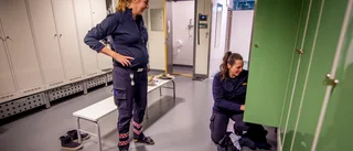 Kvinnliga brandmän får det ofta tufft – här bjuds de in