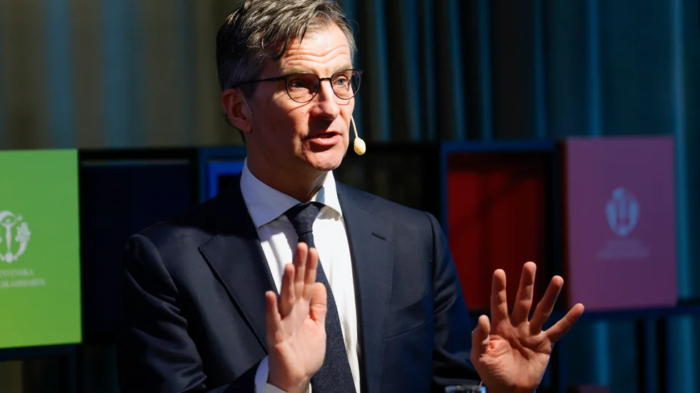Riksbankschef Erik Thedéen kan pressas att ta rygg på USA:s centralbank med flera dubbelhöjningar till för att få bukt på inflationen. Arkivbild.