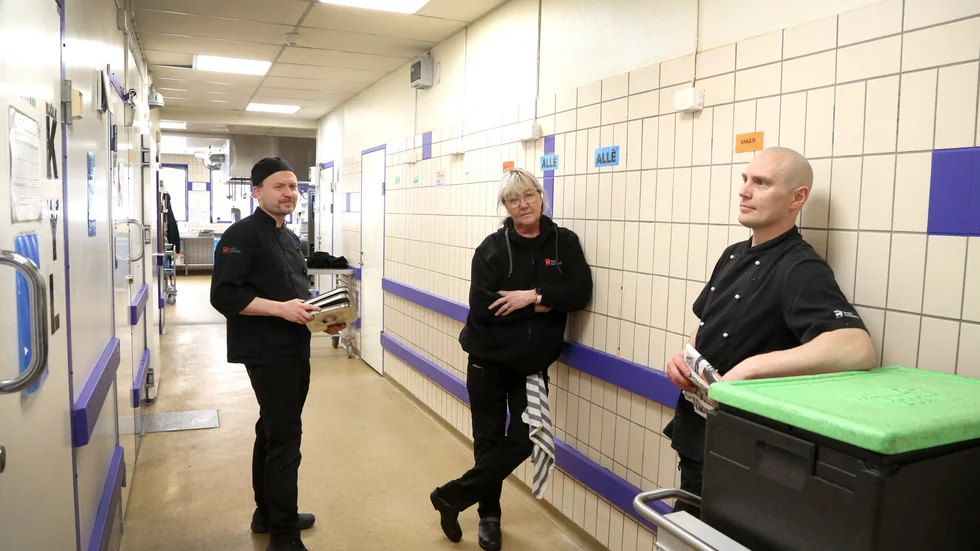 Det är snart 40 år sedan köket byggdes till och renoverades. Fläktarna är under all kritik och Daniel Suders, Cecilia Hellström och Jarmo Kiviharju vill nu att ett helt nytt kök byggs på ytan mot fotbollsplanen.