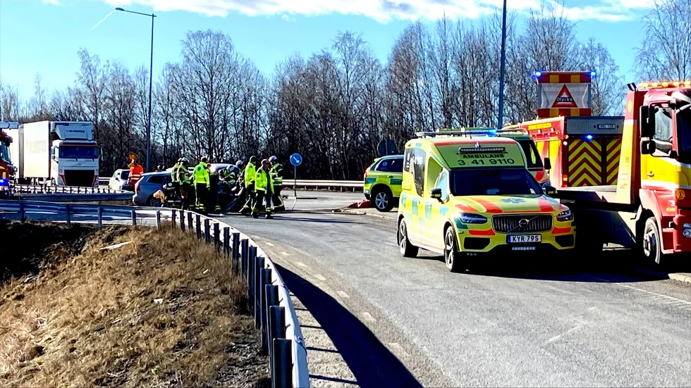 En lastbil och personbil kolliderade i Folkesta på onsdagseftermiddagen.
