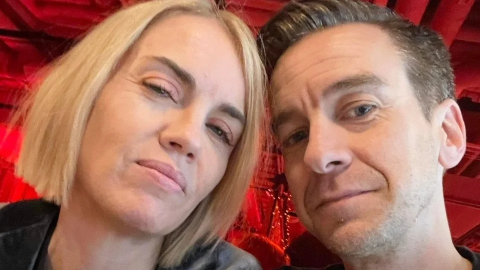 Klubbvärdar och poddare. Hanna Hellström och Erik Rosenberg har mycket på gång just nu. Basen är Rosendal.