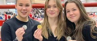 Friidrottskusinernas glädjerus efter medaljsuccén på SM
