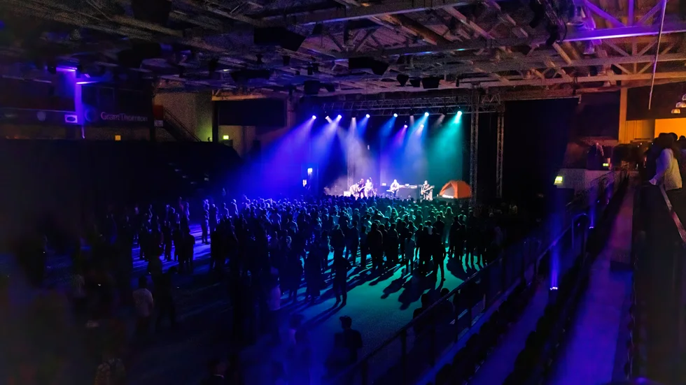 På lördag ska Luleå Rockfest locka tusentals åskådare till Luleå Energi Arena, men dagarna innan är det många som undrar vad som händer. Bilden är från Hoojas konsert 2023.