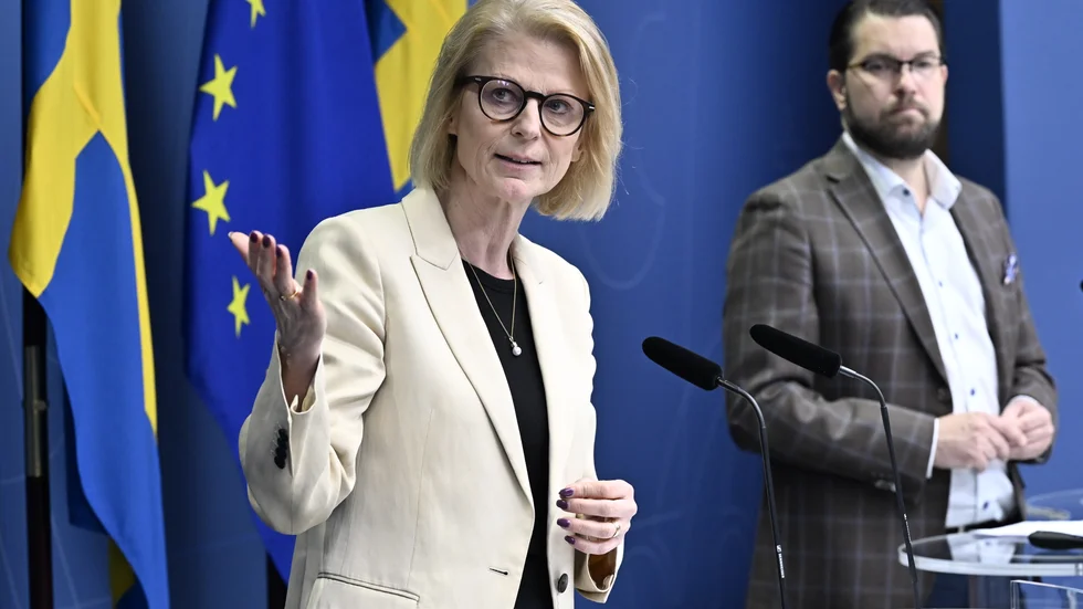 Finansminister Elisabeth Svantesson (M) och Sverigedemokraternas partiledare Jimmie Åkesson.