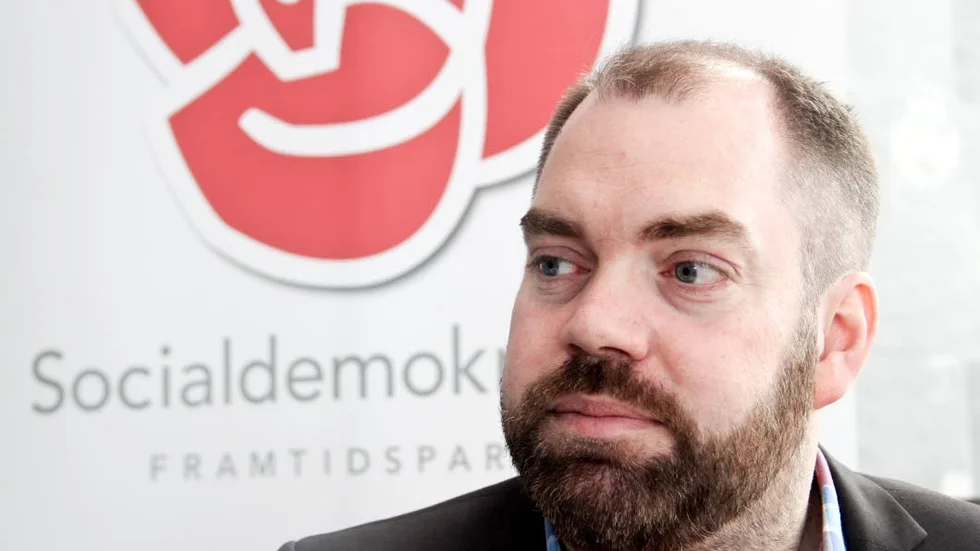 S-krisen. "Det gäller att man pratar mer med varandra inom partiet – och mindre i media…", säger Fredrik Lundh Sammeli, distriktsordförande för Socialdemokraterna.