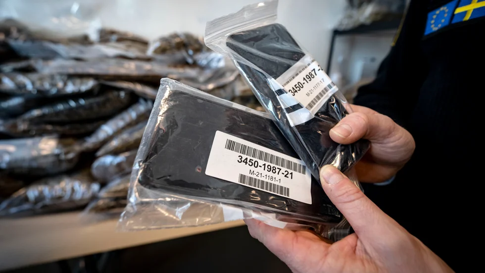 Två beslagtagna Anom-telefoner.