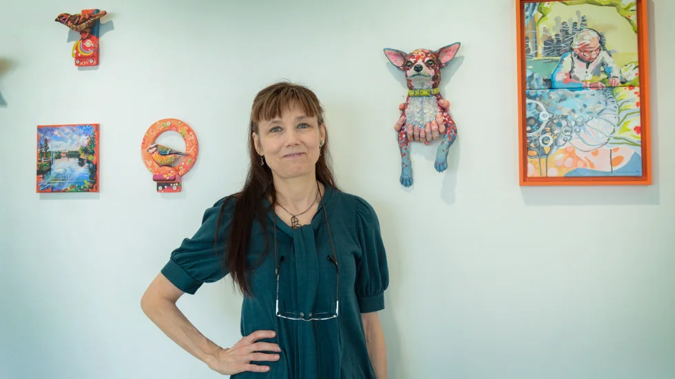 Kristina Nilsdotters utställning på Galleri Lindberg består av måleri, skulptur, teckning och grafik.