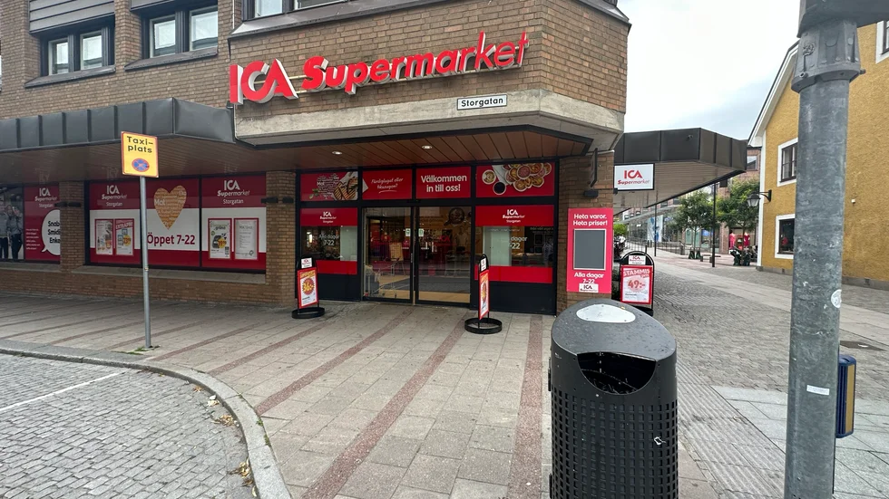 På Ica Supermarket i centrala Linköping vill man inte uttala sig alls om problemen med kortterminalerna.