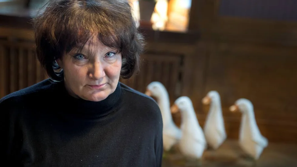 Monika Fagerholm är en finlandssvensk författare född i Helsingfors. Hon är en av Nordens mest prisade och hyllade romanförfattare. Senast gav hon ut den rosade romanen "Lola uppochner" (2012).
