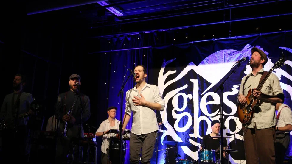 Glesbygd’n spelar vemodsreggae på bred Arjeplogdialekt