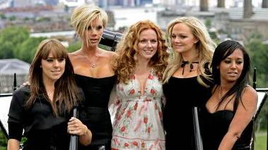 Spice Girls-medlemmarna återförenades på torsdagen för att ge en presskonferens i London. Där visade de tydligt att de fått en elegantare och mognare stil sedan sist.