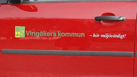 I Vingåkers kommun är alla kommunala bilar miljöbilar utom en. Kommunens satsning gav dessutom samhället sin första och hittills enda etanolpump, något som gör att även privatpersoner kunnat skaffa sig miljöbil.