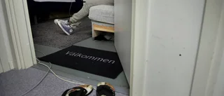 Flyktingar flyttar från boendet