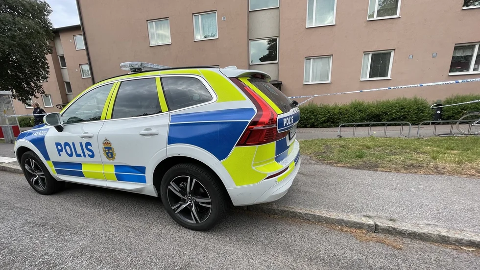 Skottlossningen på Ekön blev en stor polisinsats i Motala. Insändarskribenten menar att antalet polisen i Motala och Vadstena behöver öka.