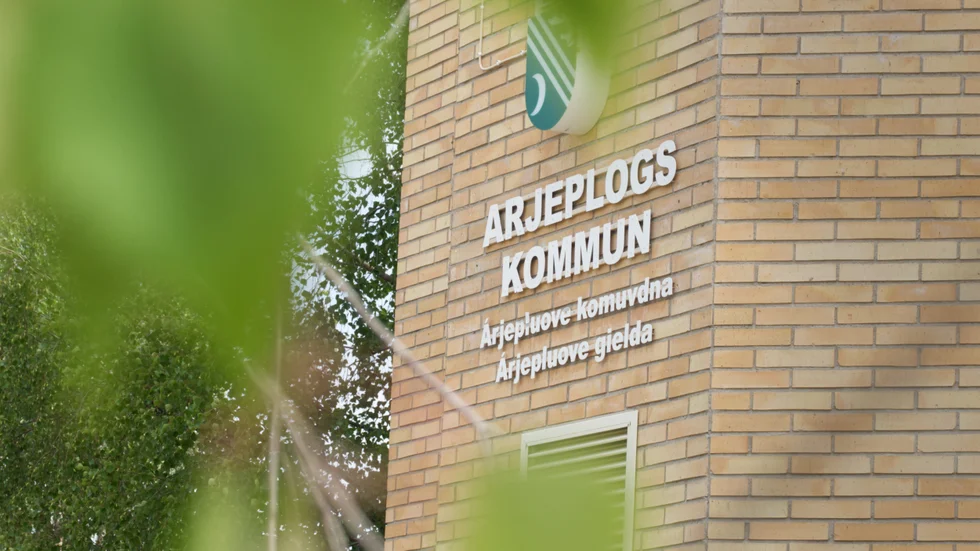 "Arjeplog förtjänar en kommunledning som står upp för transparens och ärlighet, inte en som gömmer sig bakom slutna dörrar och attackerar oppositionen", skriver Folkinitiativet Arjeplogs styrelse i ett svar på en tidigare insändare. (Arkivbild)