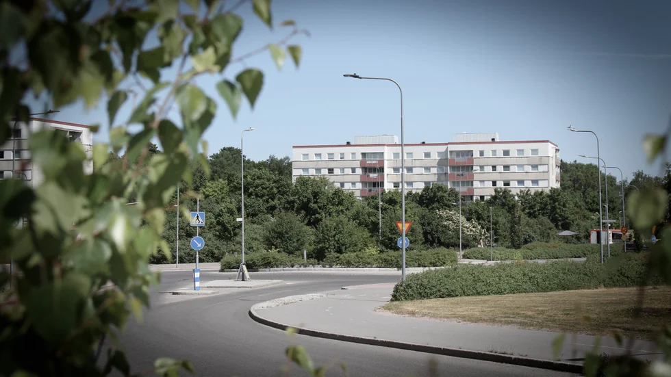 Skjutningen ägde rum vid middagstid på midsommarafton nära Gottsunda centrum.