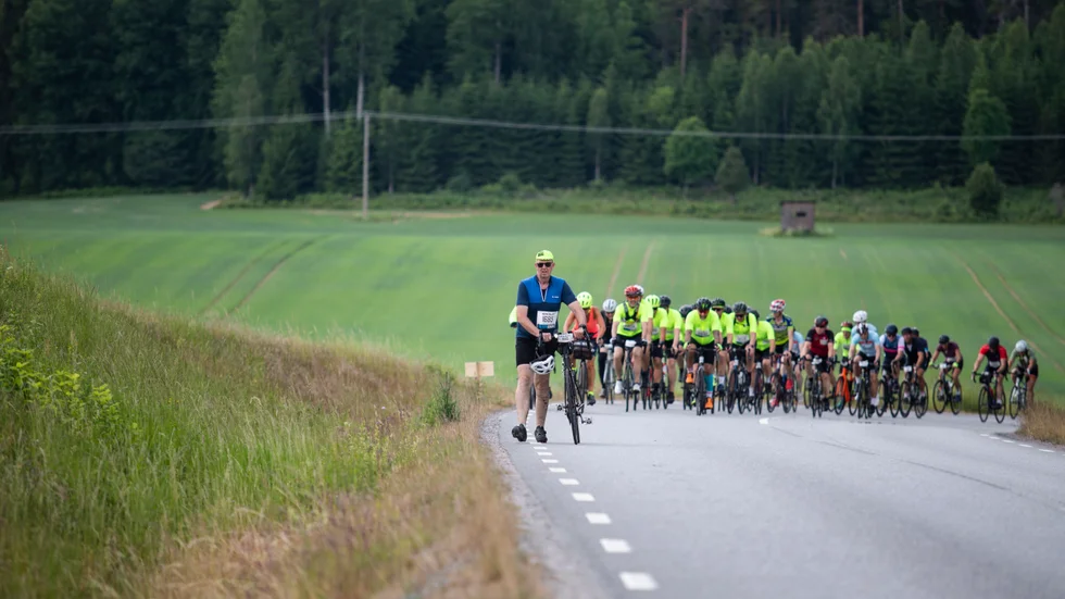 Vätternrundan 2023. En varm runda med kring 26 grader i skuggan. Backen i Dalby, utanför Zinkgruvan. Nu på onsdag öppnar anmälan för loppet och då gäller först till kvarn för de mest attraktiva startgrupperna.