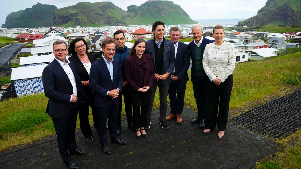Nordens och Kanadas statsministrar möts på Island. Från höger Finlands Petteri Orpo, Ålands Veronica Thornroos, Sveriges Ulf Kristersson, Grönlands Mute Bourup Egede, Islands Katrin Jakobsdottir,Kanadas Justin Trudeau, Färööarnas Aksel Vilhelmson Johannesen, Norges Jonas Gahr Støre och Danmarks Mette Frederiksen.